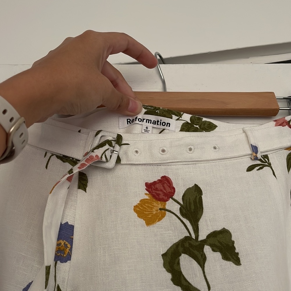 NWT Reformation Cole Two Piece, size 6, white linen floral, crop top skirt - Picture 9 of 13